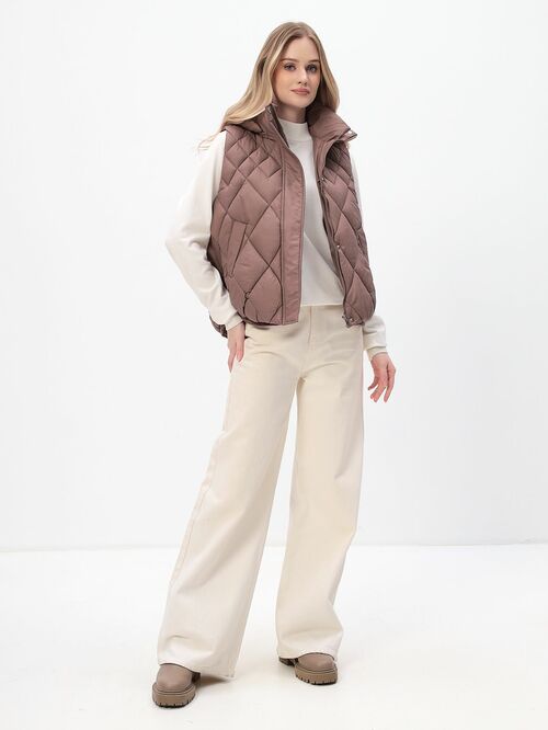 Жилет женский утепленный с капюшоном коричневый (вид 3) Жилет женский утепленный с капюшоном коричневый (фото, вид 3)