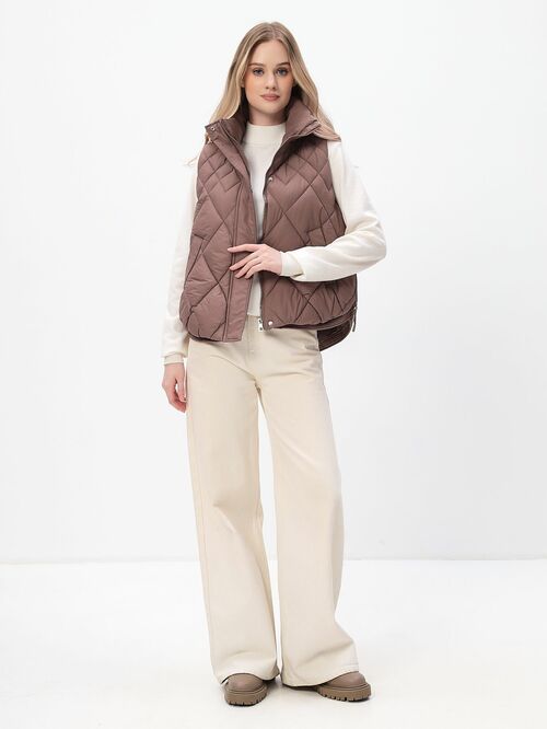 Жилет женский утепленный с капюшоном коричневый (вид 4) Жилет женский утепленный с капюшоном коричневый (фото, вид 4)