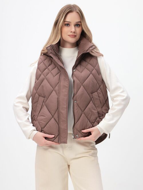 Жилет женский утепленный с капюшоном коричневый (вид 7) Жилет женский утепленный с капюшоном коричневый (фото, вид 7)
