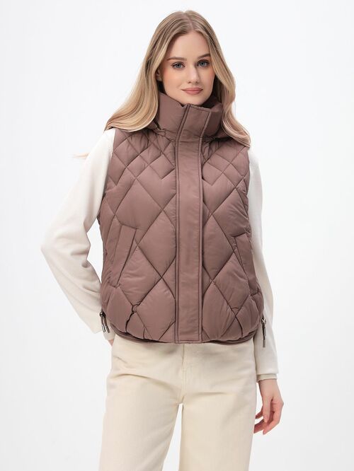 Жилет женский утепленный с капюшоном коричневый (вид 15) Жилет женский утепленный с капюшоном коричневый (фото, вид 15)