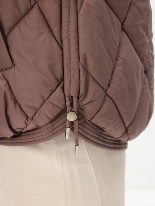 Жилет женский утепленный с капюшоном коричневый (вид 20) Жилет женский утепленный с капюшоном коричневый (фото, вид 20)